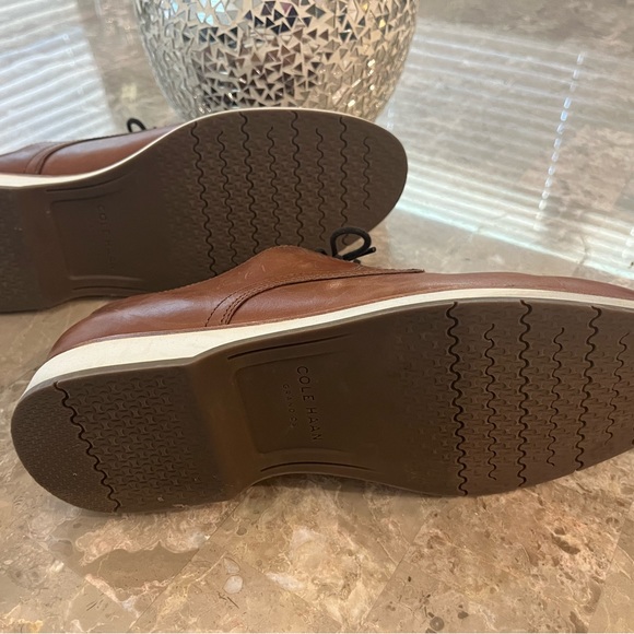 Like New Men’s Cole Haan shoe 9.5 - Picture 5 of 6